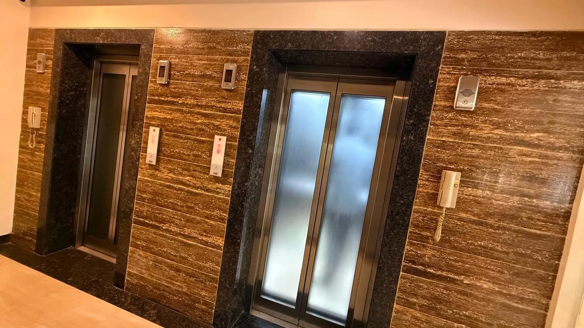 Mahamaya Paying Guest House Varanasi 3*,  Índia